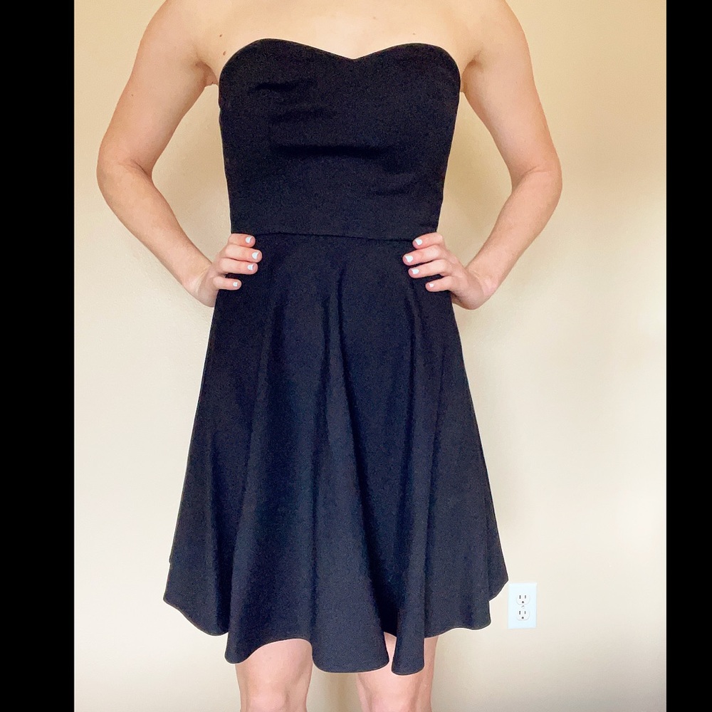 Sweetheart neckline black strapless dress.